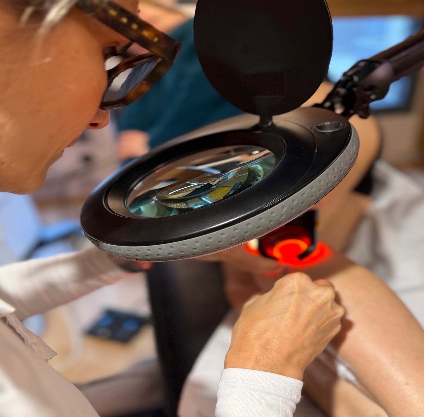 Sclérose esthétique sous loupe binoculaire